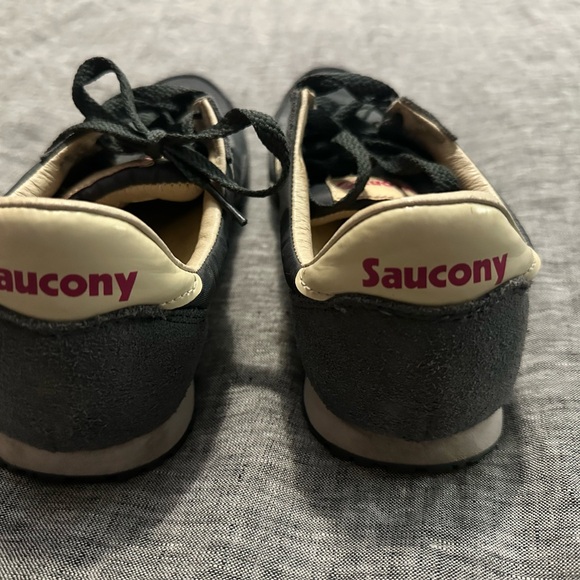 Saucony women’s Black and Cream Sneakers - Picture 3 of 4